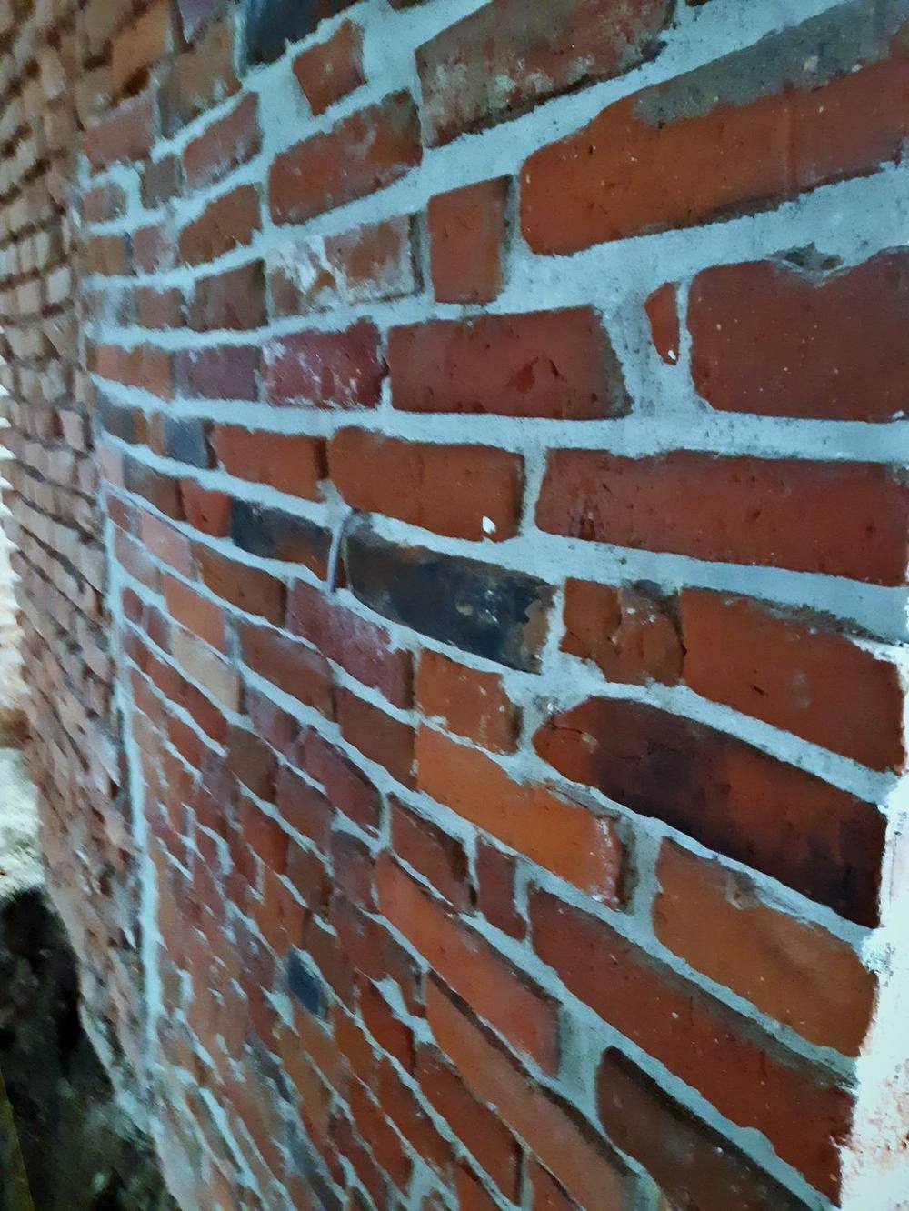Atstatytos mūrinės arkos detalė