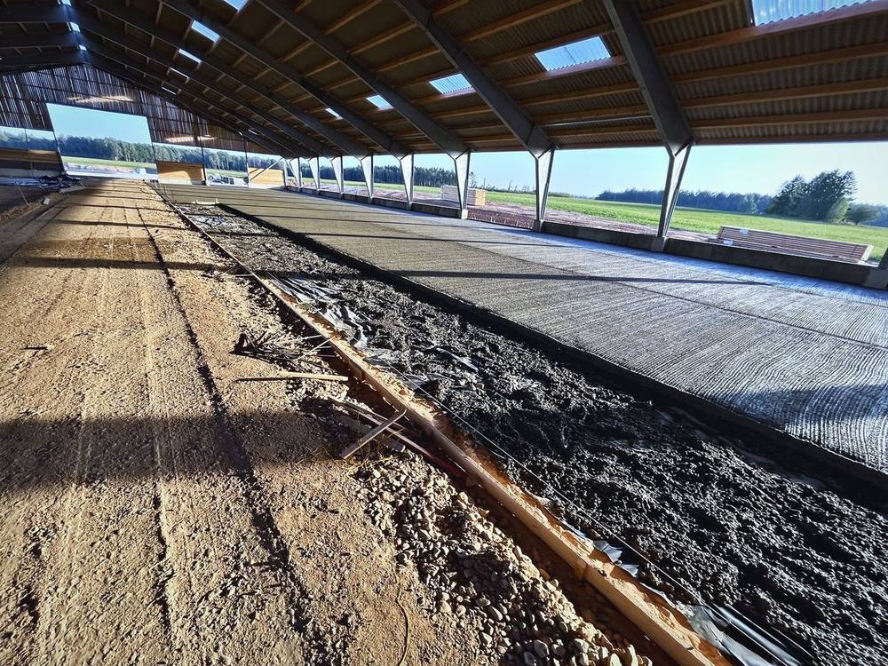 Fermos betoninių grindų ir pašarų stalo įrengimas
